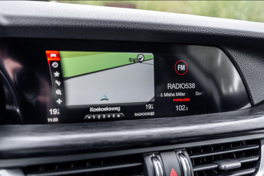 Alfa Romeo Stelvio 2.0 T AWD Q4 200 PK Aut. 1e Eig Xenon Leder Black Optic Stoelverwarming Camera 20''