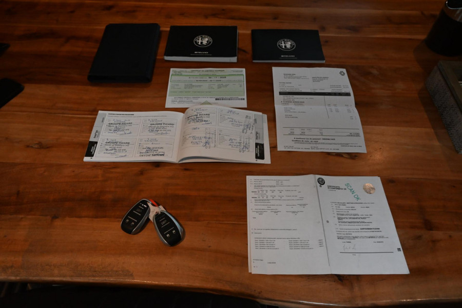 Alfa Romeo Stelvio 2.0 T AWD Q4 200 PK Aut. 1e Eig Xenon Leder Black Optic Stoelverwarming Camera 20''