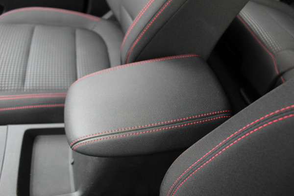 Ford Kuga 2.5 PHEV ST-Line , 225pk , 1500kg Trekgewicht Climate control , winterpack , Trekhaak , Camera Ford Kuga 2.5 PHEV ST-Line , 225pk , 1500kg Trekgewicht Climate control , winterpack , Trekhaak , Camera