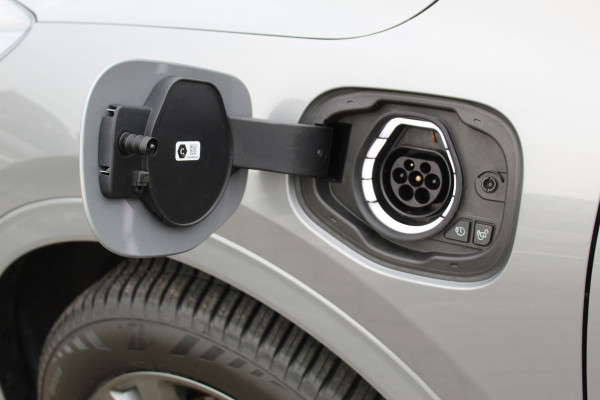 Ford Kuga 2.5 PHEV ST-Line , 225pk , 1500kg Trekgewicht Climate control , winterpack , Trekhaak , Camera Ford Kuga 2.5 PHEV ST-Line , 225pk , 1500kg Trekgewicht Climate control , winterpack , Trekhaak , Camera