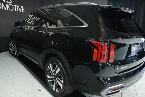Kia Sorento 1.6 T-GDI Hybrid 4WD / PANO / KEYLESS / HUD / 360 / VOLLEDIG UITGEVOERD! Kia Sorento 1.6 T-GDI Hybrid 4WD / PANO / KEYLESS / HUD / 360 / VOLLEDIG UITGEVOERD!