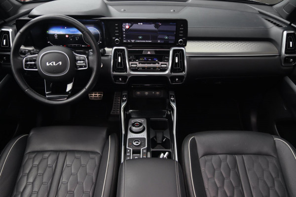 Kia Sorento 1.6 T-GDI Hybrid 4WD / PANO / KEYLESS / HUD / 360 / VOLLEDIG UITGEVOERD! Kia Sorento 1.6 T-GDI Hybrid 4WD / PANO / KEYLESS / HUD / 360 / VOLLEDIG UITGEVOERD!