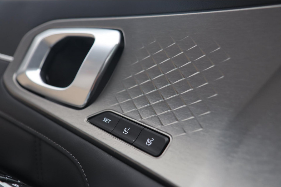 Kia Sorento 1.6 T-GDI Hybrid 4WD / PANO / KEYLESS / HUD / 360 / VOLLEDIG UITGEVOERD! Kia Sorento 1.6 T-GDI Hybrid 4WD / PANO / KEYLESS / HUD / 360 / VOLLEDIG UITGEVOERD!