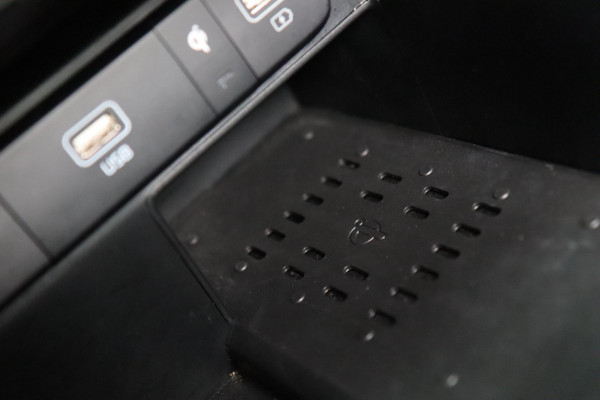 Kia Sorento 1.6 T-GDI Hybrid 4WD / PANO / KEYLESS / HUD / 360 / VOLLEDIG UITGEVOERD! Kia Sorento 1.6 T-GDI Hybrid 4WD / PANO / KEYLESS / HUD / 360 / VOLLEDIG UITGEVOERD!