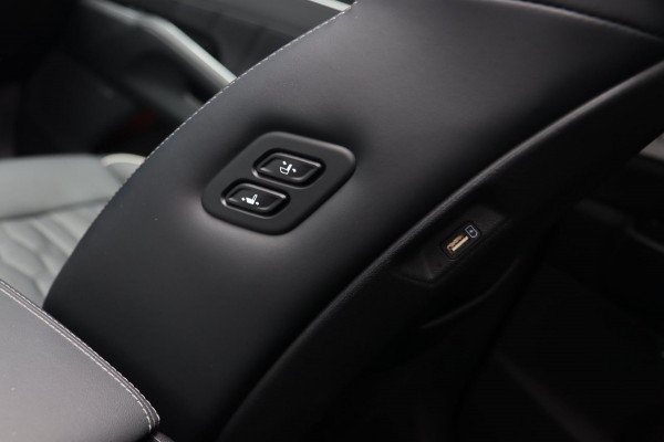 Kia Sorento 1.6 T-GDI Hybrid 4WD / PANO / KEYLESS / HUD / 360 / VOLLEDIG UITGEVOERD! Kia Sorento 1.6 T-GDI Hybrid 4WD / PANO / KEYLESS / HUD / 360 / VOLLEDIG UITGEVOERD!