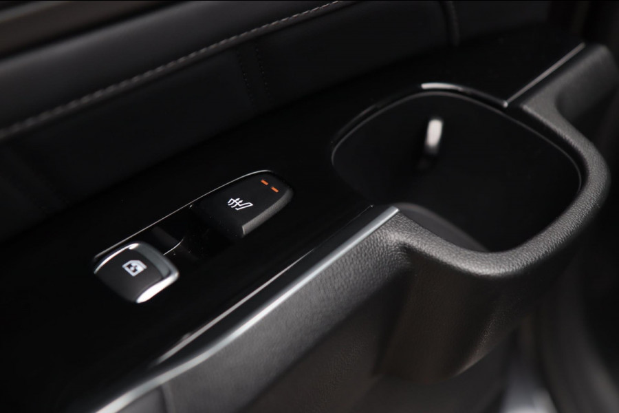 Kia Sorento 1.6 T-GDI Hybrid 4WD / PANO / KEYLESS / HUD / 360 / VOLLEDIG UITGEVOERD! Kia Sorento 1.6 T-GDI Hybrid 4WD / PANO / KEYLESS / HUD / 360 / VOLLEDIG UITGEVOERD!