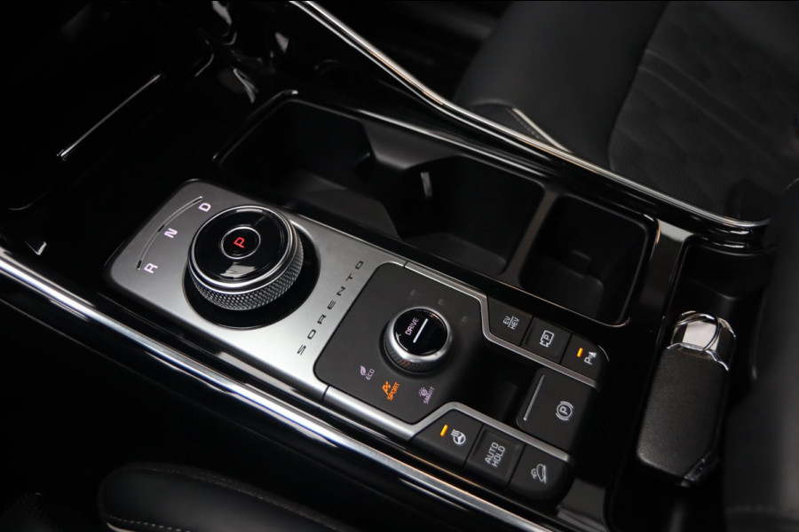 Kia Sorento 1.6 T-GDI Hybrid 4WD / PANO / KEYLESS / HUD / 360 / VOLLEDIG UITGEVOERD! Kia Sorento 1.6 T-GDI Hybrid 4WD / PANO / KEYLESS / HUD / 360 / VOLLEDIG UITGEVOERD!