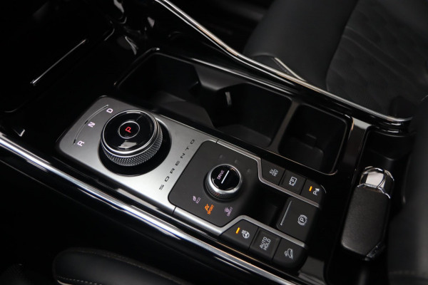 Kia Sorento 1.6 T-GDI Hybrid 4WD / PANO / KEYLESS / HUD / 360 / VOLLEDIG UITGEVOERD! Kia Sorento 1.6 T-GDI Hybrid 4WD / PANO / KEYLESS / HUD / 360 / VOLLEDIG UITGEVOERD!