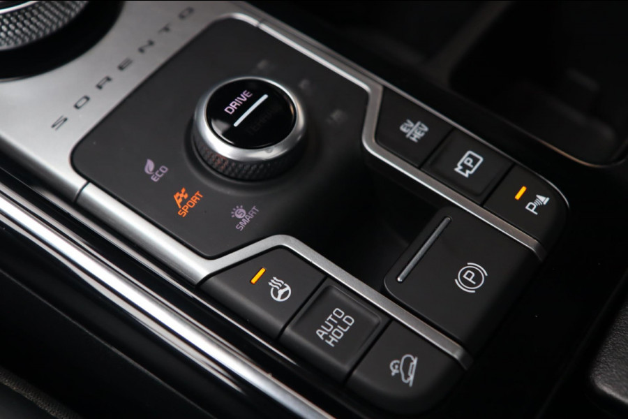 Kia Sorento 1.6 T-GDI Hybrid 4WD / PANO / KEYLESS / HUD / 360 / VOLLEDIG UITGEVOERD! Kia Sorento 1.6 T-GDI Hybrid 4WD / PANO / KEYLESS / HUD / 360 / VOLLEDIG UITGEVOERD!