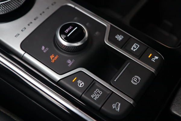 Kia Sorento 1.6 T-GDI Hybrid 4WD / PANO / KEYLESS / HUD / 360 / VOLLEDIG UITGEVOERD! Kia Sorento 1.6 T-GDI Hybrid 4WD / PANO / KEYLESS / HUD / 360 / VOLLEDIG UITGEVOERD!