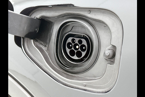 Volvo XC40 1.5 T4 Recharge R-Design Expression Auto. Navigatie Apple Carplay/ Android Auto Camera Parkeersensoren achter Adaptive Cruise Control Full Led Virtual Cockpit Climate Control Lichtmetalen velgen