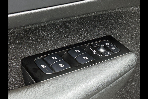 Volvo XC40 1.5 T4 Recharge R-Design Expression Auto. Navigatie Apple Carplay/ Android Auto Camera Parkeersensoren achter Adaptive Cruise Control Full Led Virtual Cockpit Climate Control Lichtmetalen velgen