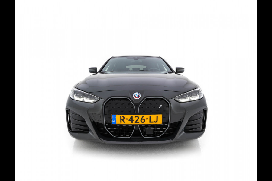 BMW i4 eDrive40 84 kWh M-Sportpack [ 3-Fase ] { SOH-95%} (INCL-BTW) *LEATHER-ALCANTARA | FULL-LED | ADAPTIVE-CRUISE | WIDE-SCREEN-DIGI-COCKPIT | DAB+ | CAMERA | AMBIENT-LIGHT | CARPLAY | SPORT-SEATS | PRIVACY-GLASS | TOWBAR | 18''ALU*