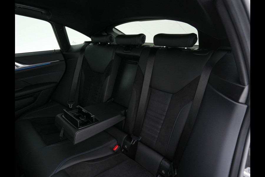 BMW i4 eDrive40 84 kWh M-Sportpack [ 3-Fase ] { SOH-95%} (INCL-BTW) *LEATHER-ALCANTARA | FULL-LED | ADAPTIVE-CRUISE | WIDE-SCREEN-DIGI-COCKPIT | DAB+ | CAMERA | AMBIENT-LIGHT | CARPLAY | SPORT-SEATS | PRIVACY-GLASS | TOWBAR | 18''ALU*