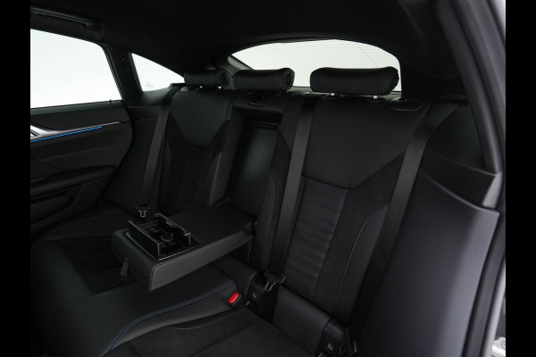 BMW i4 eDrive40 84 kWh M-Sportpack [ 3-Fase ] { SOH-95%} (INCL-BTW) *LEATHER-ALCANTARA | FULL-LED | ADAPTIVE-CRUISE | WIDE-SCREEN-DIGI-COCKPIT | DAB+ | CAMERA | AMBIENT-LIGHT | CARPLAY | SPORT-SEATS | PRIVACY-GLASS | TOWBAR | 18''ALU*