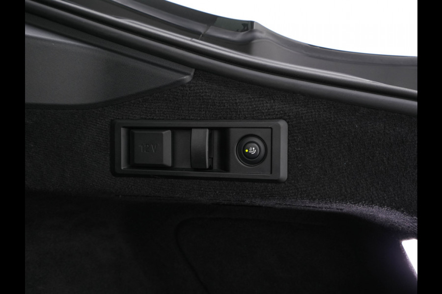 BMW i4 eDrive40 84 kWh M-Sportpack [ 3-Fase ] { SOH-95%} (INCL-BTW) *LEATHER-ALCANTARA | FULL-LED | ADAPTIVE-CRUISE | WIDE-SCREEN-DIGI-COCKPIT | DAB+ | CAMERA | AMBIENT-LIGHT | CARPLAY | SPORT-SEATS | PRIVACY-GLASS | TOWBAR | 18''ALU*