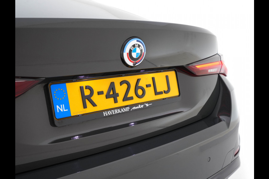 BMW i4 eDrive40 84 kWh M-Sportpack [ 3-Fase ] { SOH-95%} (INCL-BTW) *LEATHER-ALCANTARA | FULL-LED | ADAPTIVE-CRUISE | WIDE-SCREEN-DIGI-COCKPIT | DAB+ | CAMERA | AMBIENT-LIGHT | CARPLAY | SPORT-SEATS | PRIVACY-GLASS | TOWBAR | 18''ALU*
