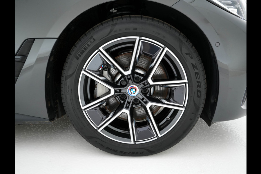 BMW i4 eDrive40 84 kWh M-Sportpack [ 3-Fase ] { SOH-95%} (INCL-BTW) *LEATHER-ALCANTARA | FULL-LED | ADAPTIVE-CRUISE | WIDE-SCREEN-DIGI-COCKPIT | DAB+ | CAMERA | AMBIENT-LIGHT | CARPLAY | SPORT-SEATS | PRIVACY-GLASS | TOWBAR | 18''ALU*