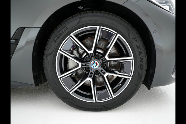 BMW i4 eDrive40 84 kWh M-Sportpack [ 3-Fase ] { SOH-95%} (INCL-BTW) *LEATHER-ALCANTARA | FULL-LED | ADAPTIVE-CRUISE | WIDE-SCREEN-DIGI-COCKPIT | DAB+ | CAMERA | AMBIENT-LIGHT | CARPLAY | SPORT-SEATS | PRIVACY-GLASS | TOWBAR | 18''ALU*