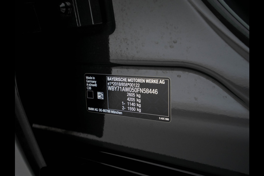 BMW i4 eDrive40 84 kWh M-Sportpack [ 3-Fase ] { SOH-95%} (INCL-BTW) *LEATHER-ALCANTARA | FULL-LED | ADAPTIVE-CRUISE | WIDE-SCREEN-DIGI-COCKPIT | DAB+ | CAMERA | AMBIENT-LIGHT | CARPLAY | SPORT-SEATS | PRIVACY-GLASS | TOWBAR | 18''ALU*