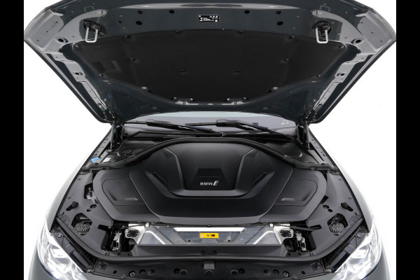 BMW i4 eDrive40 84 kWh M-Sportpack [ 3-Fase ] { SOH-95%} (INCL-BTW) *LEATHER-ALCANTARA | FULL-LED | ADAPTIVE-CRUISE | WIDE-SCREEN-DIGI-COCKPIT | DAB+ | CAMERA | AMBIENT-LIGHT | CARPLAY | SPORT-SEATS | PRIVACY-GLASS | TOWBAR | 18''ALU*