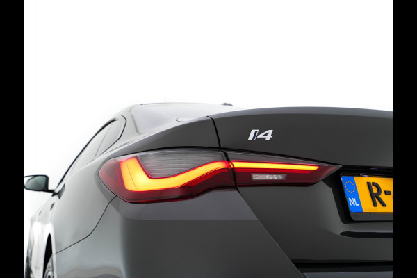 BMW i4 eDrive40 84 kWh M-Sportpack [ 3-Fase ] { SOH-95%} (INCL-BTW) *LEATHER-ALCANTARA | FULL-LED | ADAPTIVE-CRUISE | WIDE-SCREEN-DIGI-COCKPIT | DAB+ | CAMERA | AMBIENT-LIGHT | CARPLAY | SPORT-SEATS | PRIVACY-GLASS | TOWBAR | 18''ALU*