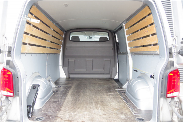 Volkswagen Transporter 2.0 TDI L2 BULLI, 150PK AUT. GLASSLOOK, LED, TREKHAAK, VIRTUAL, ADAPT. CRUISE, NAVI, AIRCO, PARKEERSENSOREN, CARPLAY, NL AUTO, N Volkswagen Transporter 2.0 TDI L2 BULLI, 150PK AUT. GLASSLOOK, LED, TREKHAAK, VIRTUAL, ADAPT. CRUISE, NAVI, AIRCO, PARKEERSENSOREN, CARPLAY, NL AUTO, N