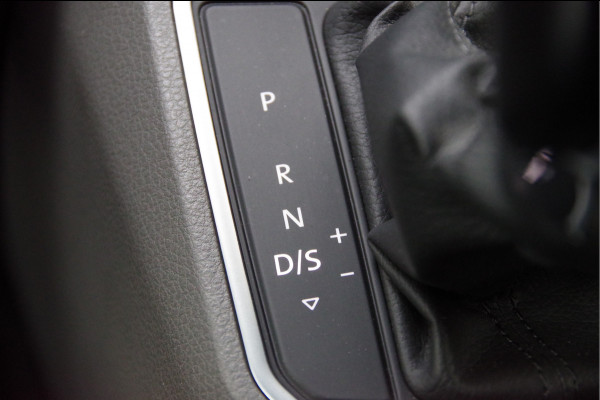 Volkswagen Transporter 2.0 TDI L2 BULLI, 150PK AUT. GLASSLOOK, LED, TREKHAAK, VIRTUAL, ADAPT. CRUISE, NAVI, AIRCO, PARKEERSENSOREN, CARPLAY, NL AUTO, N Volkswagen Transporter 2.0 TDI L2 BULLI, 150PK AUT. GLASSLOOK, LED, TREKHAAK, VIRTUAL, ADAPT. CRUISE, NAVI, AIRCO, PARKEERSENSOREN, CARPLAY, NL AUTO, N