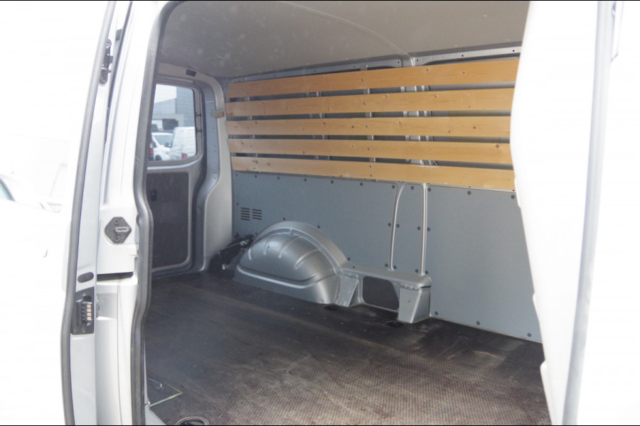 Volkswagen Transporter 2.0 TDI L2 BULLI, 150PK AUT. GLASSLOOK, LED, TREKHAAK, VIRTUAL, ADAPT. CRUISE, NAVI, AIRCO, PARKEERSENSOREN, CARPLAY, NL AUTO, N Volkswagen Transporter 2.0 TDI L2 BULLI, 150PK AUT. GLASSLOOK, LED, TREKHAAK, VIRTUAL, ADAPT. CRUISE, NAVI, AIRCO, PARKEERSENSOREN, CARPLAY, NL AUTO, N