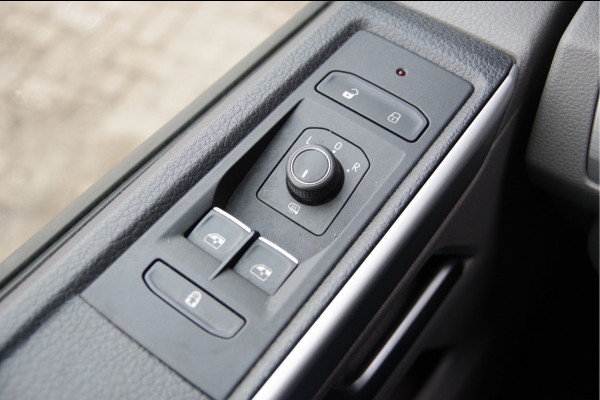 Volkswagen Transporter 2.0 TDI L2 BULLI, 150PK AUT. GLASSLOOK, LED, TREKHAAK, VIRTUAL, ADAPT. CRUISE, NAVI, AIRCO, PARKEERSENSOREN, CARPLAY, NL AUTO, N Volkswagen Transporter 2.0 TDI L2 BULLI, 150PK AUT. GLASSLOOK, LED, TREKHAAK, VIRTUAL, ADAPT. CRUISE, NAVI, AIRCO, PARKEERSENSOREN, CARPLAY, NL AUTO, N