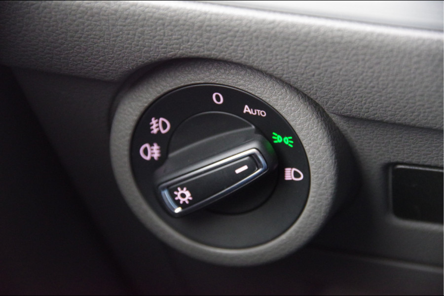 Volkswagen Transporter 2.0 TDI L2 BULLI, 150PK AUT. GLASSLOOK, LED, TREKHAAK, VIRTUAL, ADAPT. CRUISE, NAVI, AIRCO, PARKEERSENSOREN, CARPLAY, NL AUTO, N Volkswagen Transporter 2.0 TDI L2 BULLI, 150PK AUT. GLASSLOOK, LED, TREKHAAK, VIRTUAL, ADAPT. CRUISE, NAVI, AIRCO, PARKEERSENSOREN, CARPLAY, NL AUTO, N