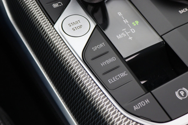 BMW 3-serie 320e Business Edition Plus M Sport Laser LED, Leer, Schuif-/kanteldak, Apple Carplay, Trekhaak elektr., 19" BMW 3-serie 320e Business Edition Plus M Sport Laser LED, Leer, Schuif-/kanteldak, Apple Carplay, Trekhaak elektr., 19"