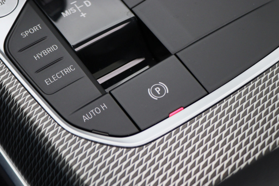 BMW 3-serie 320e Business Edition Plus M Sport Laser LED, Leer, Schuif-/kanteldak, Apple Carplay, Trekhaak elektr., 19" BMW 3-serie 320e Business Edition Plus M Sport Laser LED, Leer, Schuif-/kanteldak, Apple Carplay, Trekhaak elektr., 19"