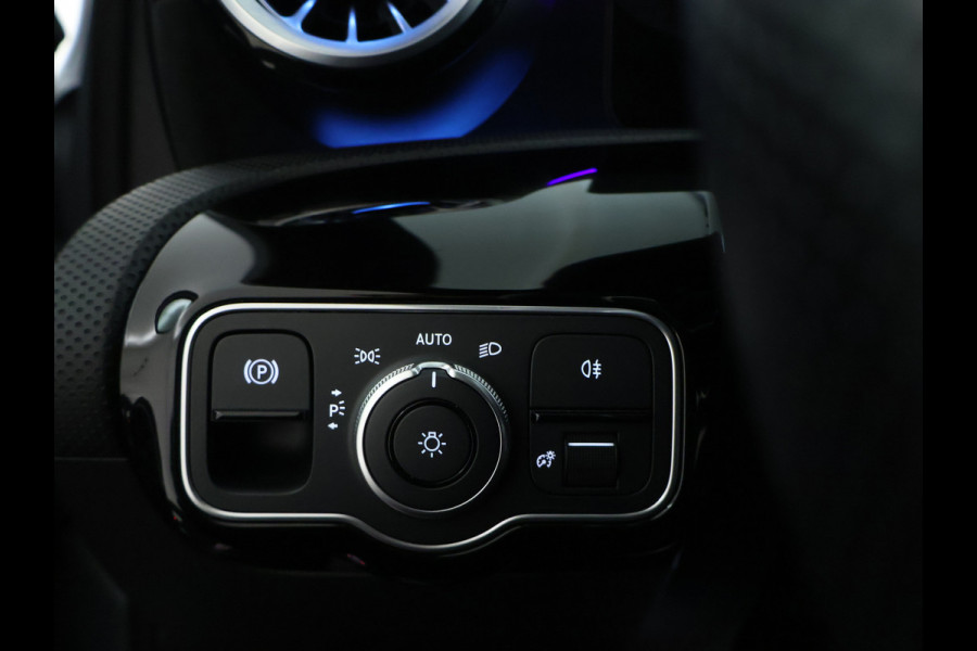 Mercedes-Benz A-Klasse 250 e Star Edition AMG Line AMG Line | Sfeerverlichting  |Achteruitrijcamera |  Smartphone-integratie | Inclusief 24 maanden MB Certified garantie voor Europa.