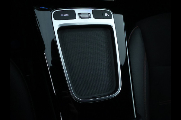 Mercedes-Benz A-Klasse 250 e Star Edition AMG Line AMG Line | Sfeerverlichting  |Achteruitrijcamera |  Smartphone-integratie | Inclusief 24 maanden MB Certified garantie voor Europa.