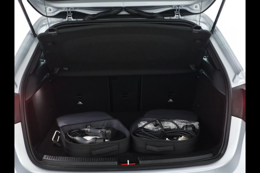 Mercedes-Benz A-Klasse 250 e Star Edition AMG Line AMG Line | Sfeerverlichting  |Achteruitrijcamera |  Smartphone-integratie | Inclusief 24 maanden MB Certified garantie voor Europa.