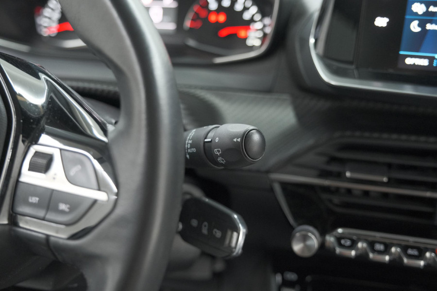 Peugeot 2008 PureTech 130 EAT8 Allure | Parkeersensoren | Navigatie | Apple Carplay | Climate Control
