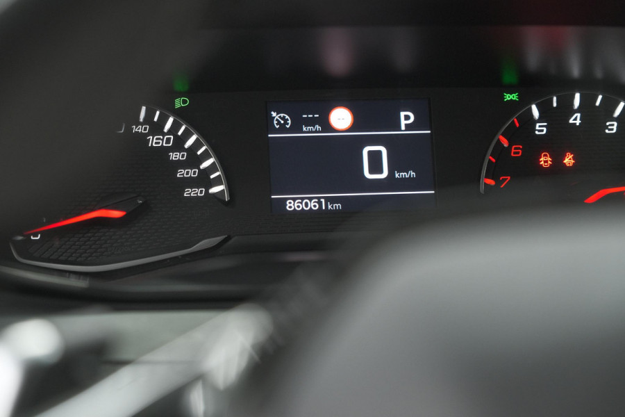 Peugeot 2008 PureTech 130 EAT8 Allure | Parkeersensoren | Navigatie | Apple Carplay | Climate Control