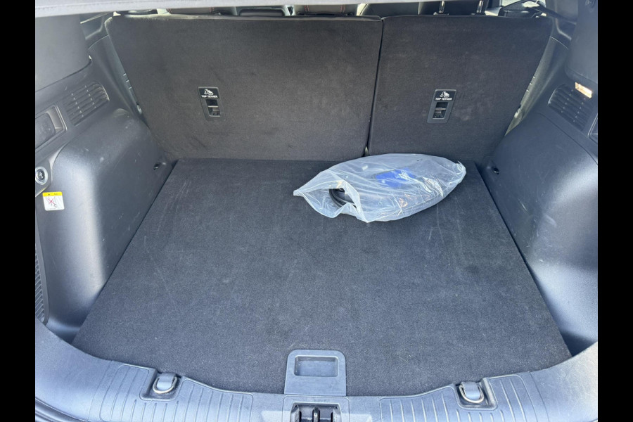 Ford Kuga 2.5 PHEV ST-Line X 243pk | Spuiter | Wegklapbare trekhaak | Panoramadak | Winter Pack | Head up Display | All season banden