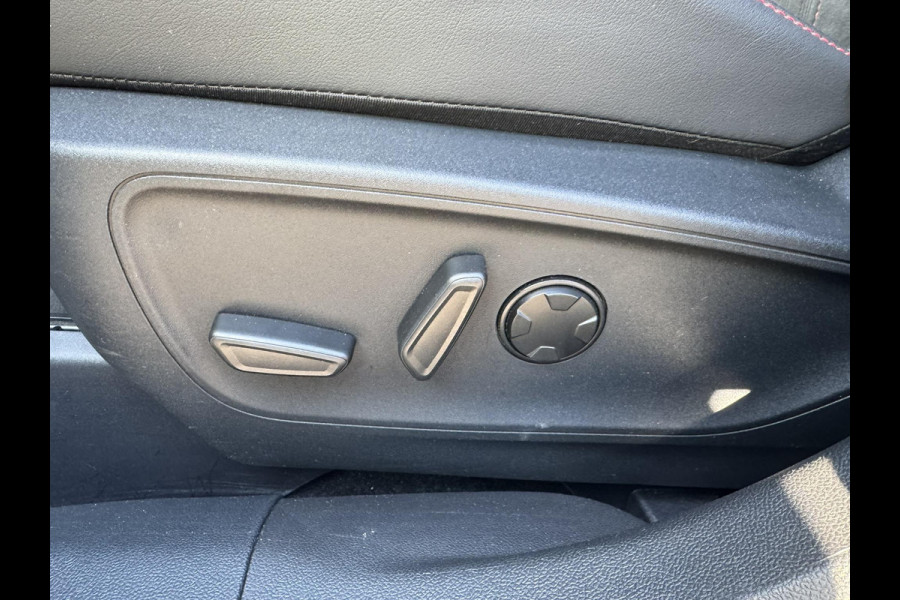 Ford Kuga 2.5 PHEV ST-Line X 243pk | Spuiter | Wegklapbare trekhaak | Panoramadak | Winter Pack | Head up Display | All season banden