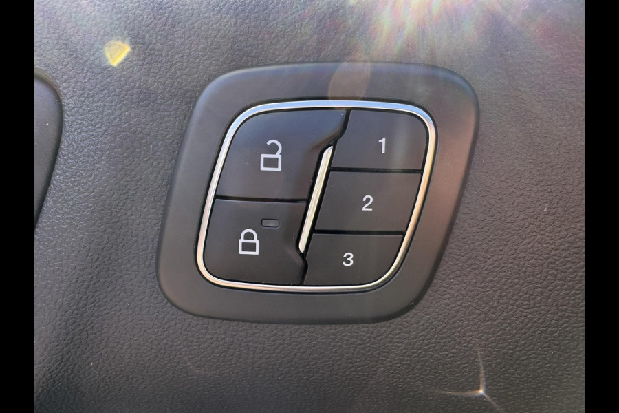 Ford Kuga 2.5 PHEV ST-Line X 243pk | Spuiter | Wegklapbare trekhaak | Panoramadak | Winter Pack | Head up Display | All season banden