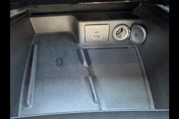 Ford Kuga 2.5 PHEV ST-Line X 243pk | Spuiter | Wegklapbare trekhaak | Panoramadak | Winter Pack | Head up Display | All season banden