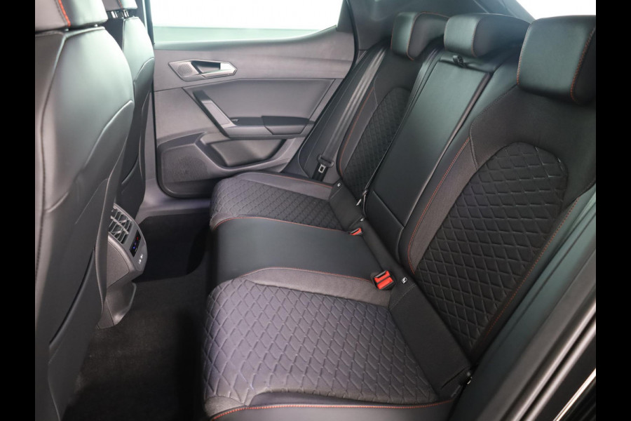 Seat Leon 1.5 TSI 204pk e-Hybrid FR Business | Black Pack | Trekhaak | Led Matrix