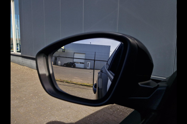 Peugeot 2008 1.2 PureTech EAT8 130Pk Allure Peugeot 2008 1.2 PureTech EAT8 130Pk Allure