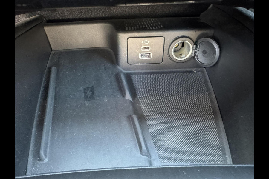 Ford Kuga 2.5 PHEV ST-Line X 243pk |SCI| Wegklapbare trekhaak | Panoramadak | Winter Pack | Head up Display | All season banden