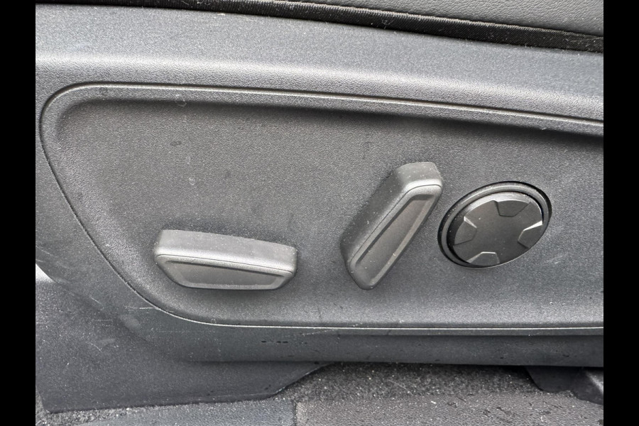 Ford Kuga 2.5 PHEV ST-Line X 243pk | SCI | Wegklapbare trekhaak | Panoramadak | Winter Pack | Head up Display | All season banden