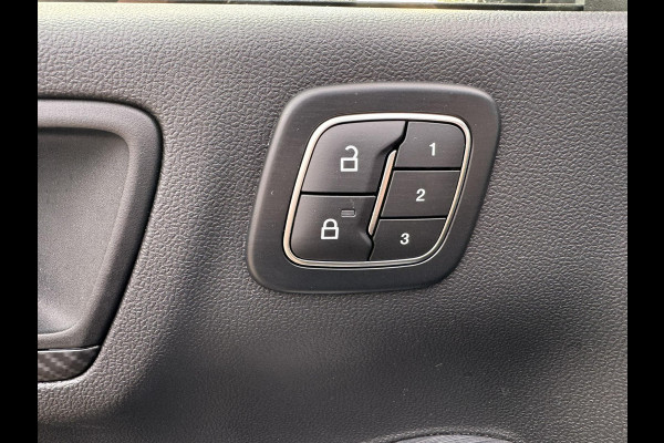 Ford Kuga 2.5 PHEV ST-Line X 243pk | SCI | Wegklapbare trekhaak | Panoramadak | Winter Pack | Head up Display | All season banden