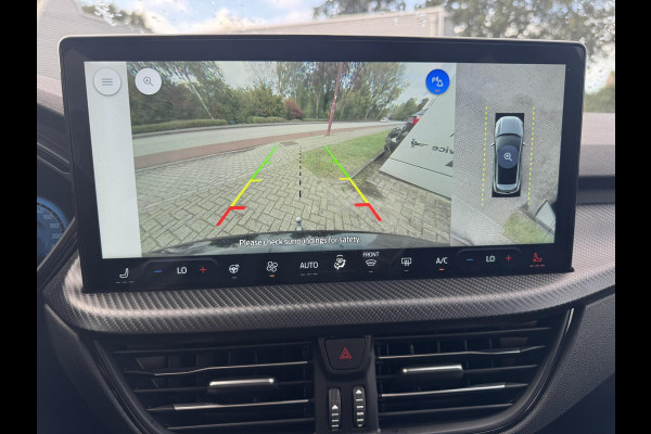 Ford Kuga 2.5 PHEV ST-Line X 243pk | SCI | Wegklapbare trekhaak | Panoramadak | Winter Pack | Head up Display | All season banden