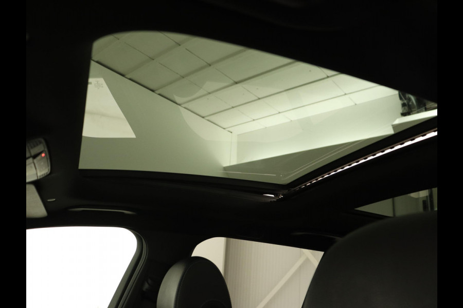 Mercedes-Benz C-Klasse 300e AMG Limited | Panoramadak | 360 Camera | Stoelverwarming | Carplay | Matrix LED | Leder/Alcantara | Navigatie | Park Assist | Sfeerverlichting | PHEV | Plug In Mercedes-Benz C-Klasse 300e AMG Limited | Panoramadak | 360 Camera | Stoelverwarming | Carplay | Matrix LED | Leder/Alcantara | Navigatie | Park Assist | Sfeerverlichting | PHEV | Plug In