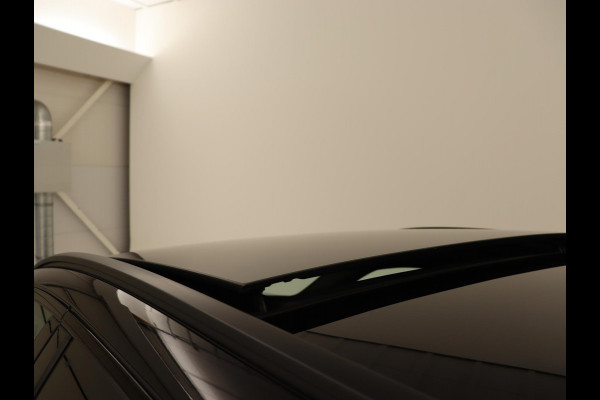 Mercedes-Benz C-Klasse 300e AMG Limited | Panoramadak | 360 Camera | Stoelverwarming | Carplay | Matrix LED | Leder/Alcantara | Navigatie | Park Assist | Sfeerverlichting | PHEV | Plug In Mercedes-Benz C-Klasse 300e AMG Limited | Panoramadak | 360 Camera | Stoelverwarming | Carplay | Matrix LED | Leder/Alcantara | Navigatie | Park Assist | Sfeerverlichting | PHEV | Plug In